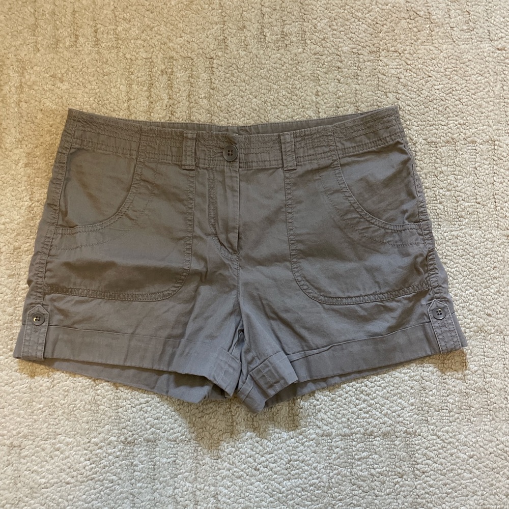 LOFT Women's Cargo Shorts in Gray